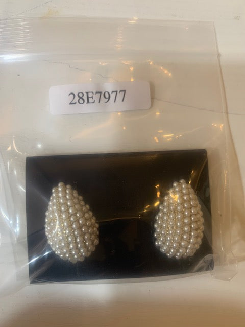 Gold Pearl Caviar Teardrop Clip Earring-28E7977